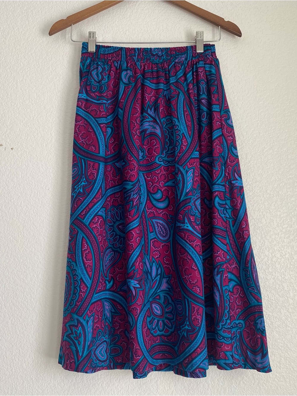 Vintage Brigg Petites mid length elastic waist magenta and teal paisley skirt,10
